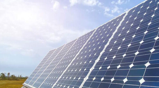 comment-les-panneaux-photovoltaiques-peuvent-vous-aider-a-economiser